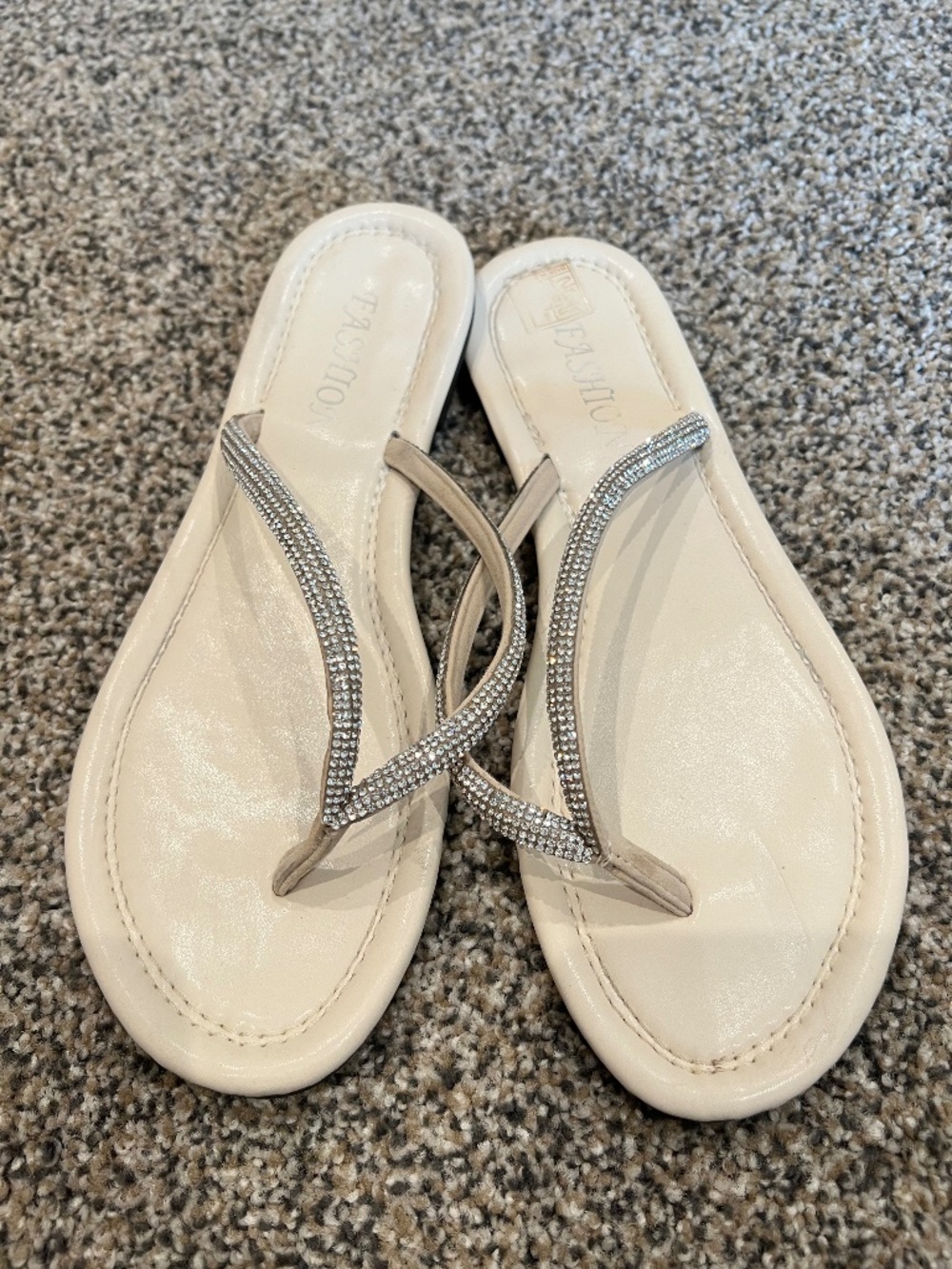 FASHION Cream Bedazzled Flip Flops Size 8